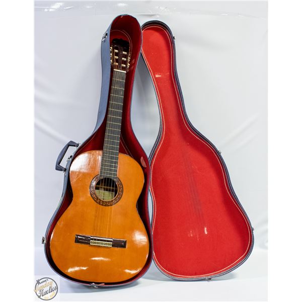 SUZUKI ACOUSTIC GUITAR AND CASE #AD536