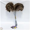 Image 1 : 2 NEW FEATHER DUSTERS
