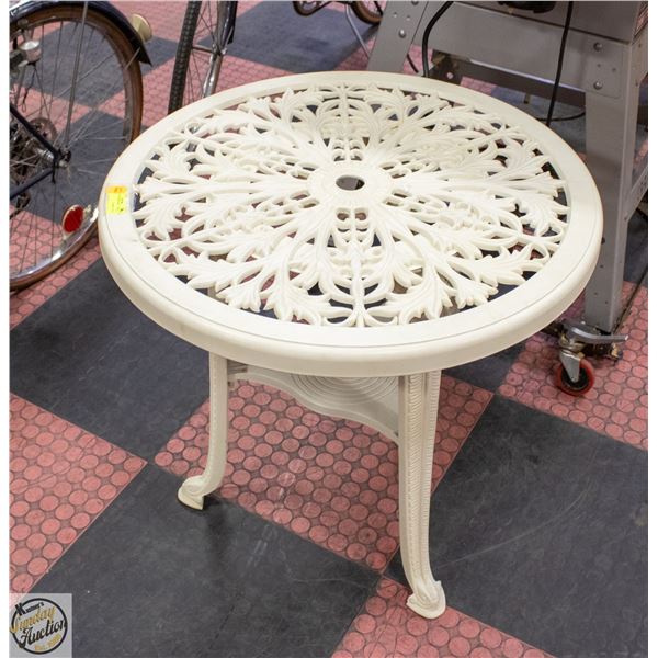SMALL OUTDOOR WHITE PATIO TABLE H-26" DIAMETER-27"