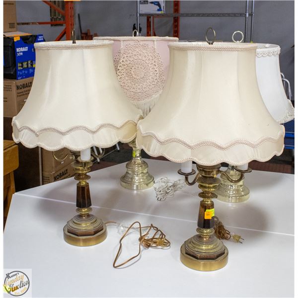2 VINTAGE BOUDIOR LAMPS WITH BRASS BASE
