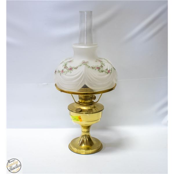 VINTAGE BRASS OIL LAMP WI/GONE WITH THE WIND HAND