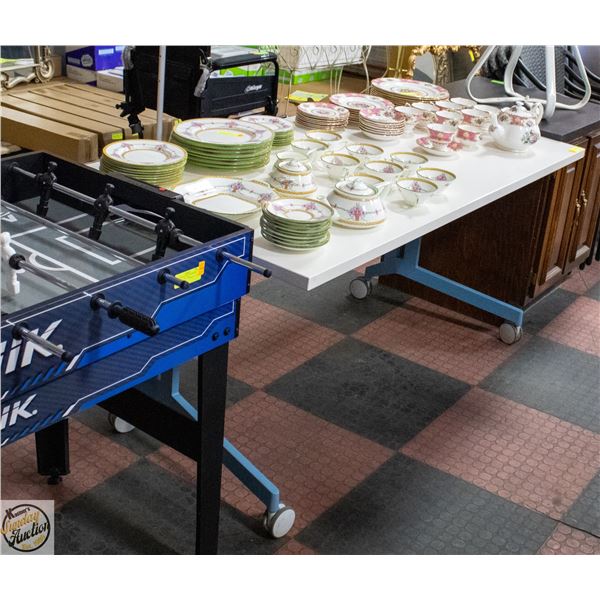 WORKSHOP TABLE ON CASTORS