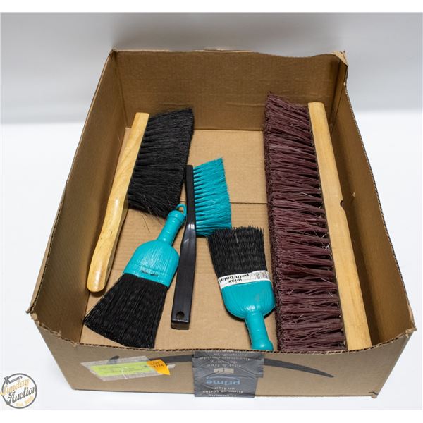LOT OF GARAGE BRUSHES
