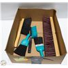 Image 1 : LOT OF GARAGE BRUSHES