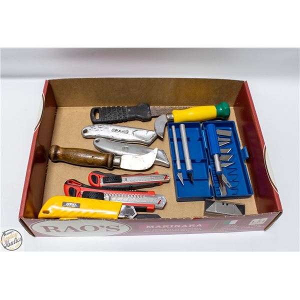 FLAT OF RAZOR KNIVES AND OTHER CUTTERS