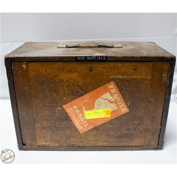 VINTAGE WOODEN TOOL BOX
