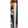 Image 1 : 48” FUORESCENT LIGHT FIXTURE