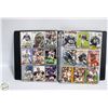 Image 2 : BINDER WITH 250 NFL CARDS
