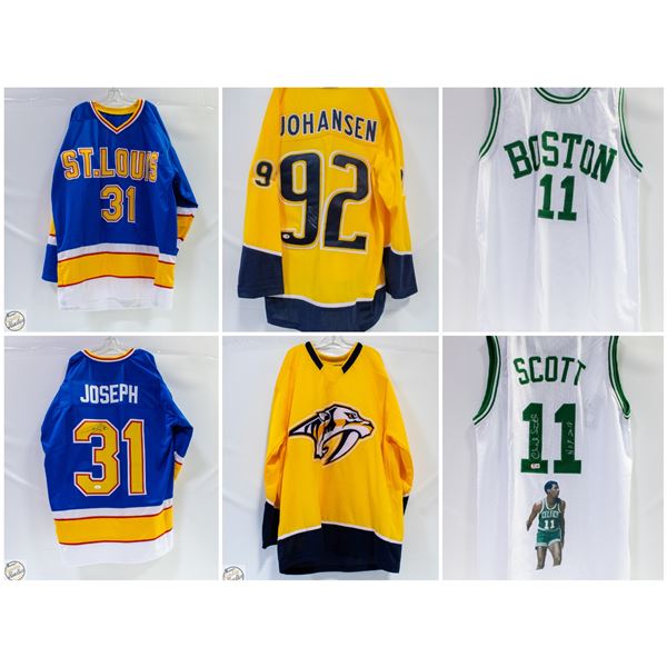 FEATURED SIGNED MEMORABILIA