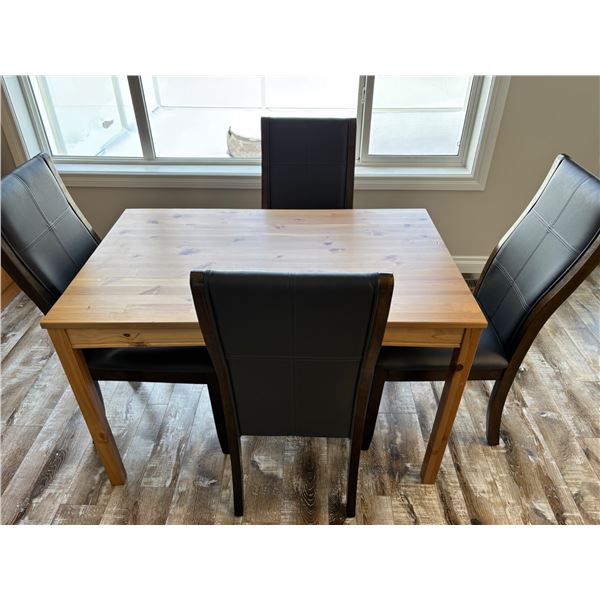 Dining Room Table & Chairs