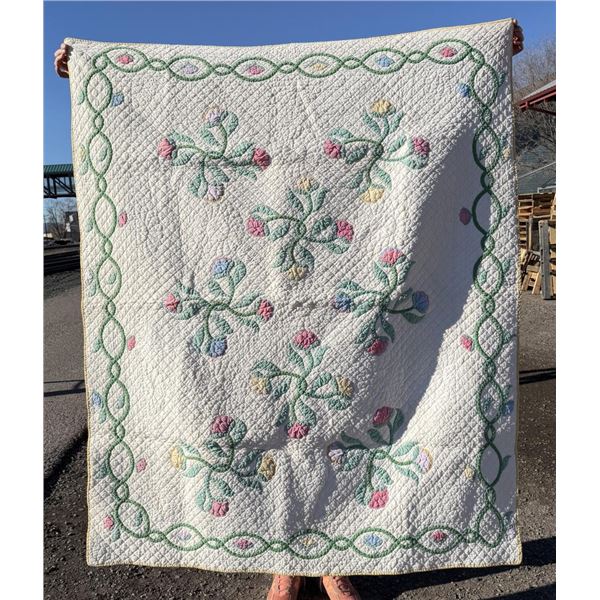 1920s Pennsylvania Intertwined Rose Quilt