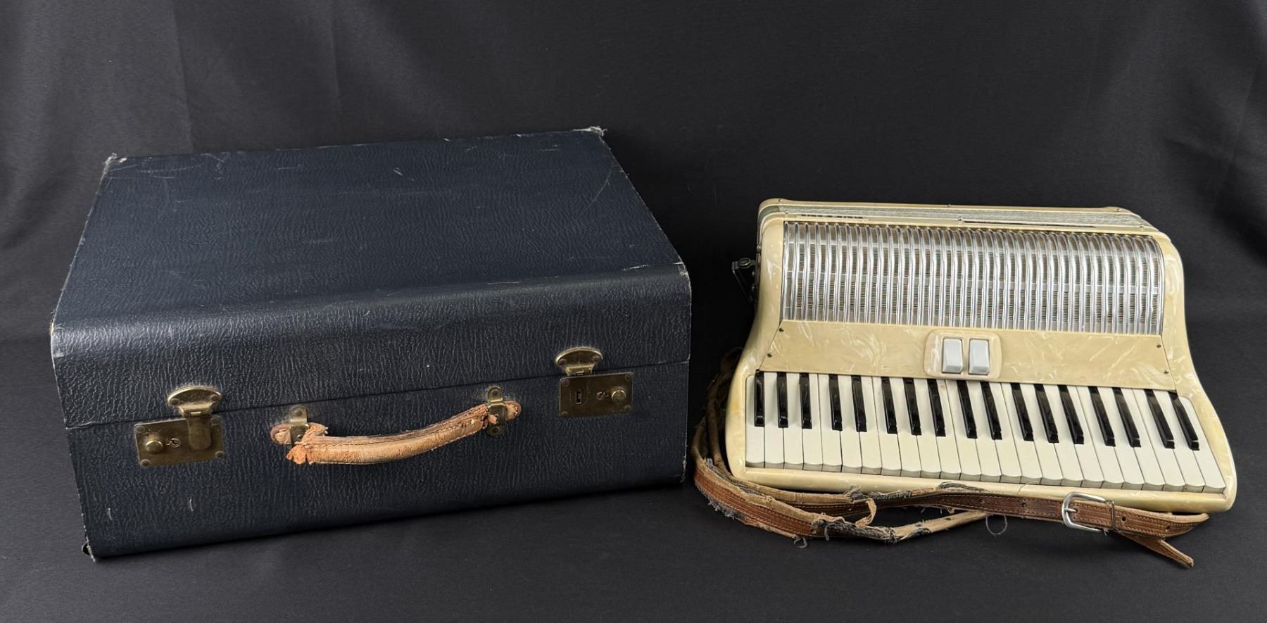 Angelo Ruffini Model 145H Accordion