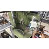 Image 17 : HAREDINGE BRIDGEPORT M3 VERTICAL TURRET MILLING MACHINE WITH LARGE QUANTITY OF ASSORTED CHUCKS &