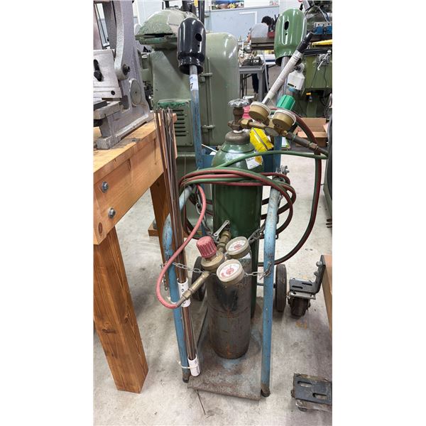 PORTABLE WELDING CART WITH 2 ACETYLENE TANKS, GAUGES, HOSES & TORCH TIP