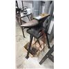 Image 3 : ANVIL ON STAND WITH ATTACHMENTS & TONGS