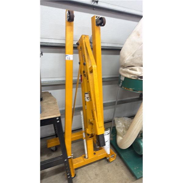 PERFORMANCE TOOL 2 TON FOLDING ENGINE CRANE