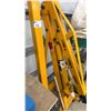 Image 2 : PERFORMANCE TOOL 2 TON FOLDING ENGINE CRANE