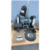Image 1 : DELTA 8" BENCH GRINDER WITH FLEXIBLE LAMP 23-840 - 120 VOLTS, 2.5 AMPS, SINGLE PHASE