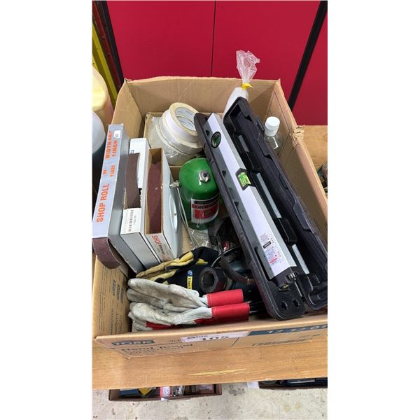 BOX OF ASSORTED ITEMS INCLUDING; LEVEL, SANDING STRIPS, SURE SHOT MILWAUKEE SPRAYER & MORE