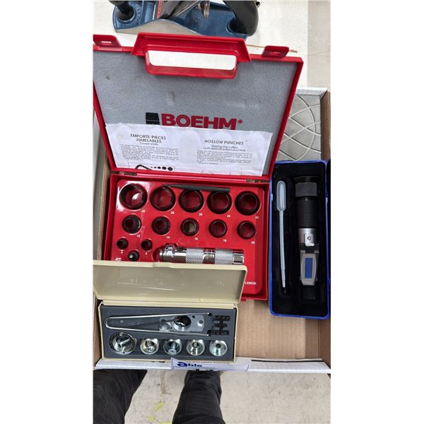 BOX OF ASSORTED ITEMS INCLUDING; HAND HELD REFRACTOMETER, HOLLOW PUNCHES SET, VARIABLE GUIDEBUSH