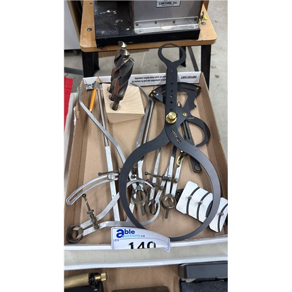 BOX OF ASSORTED TOOLS INCLUDING; VERITAS PROPORTIONAL CALIPER, DRILL BITS, COMPASS & MORE