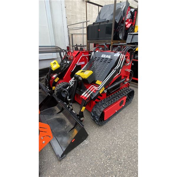 SDLOOL SL380 RED 760CC GAS POWERED RUBBER TRACK STAND ON MINI SKID STEER LOADER WITH 42"W