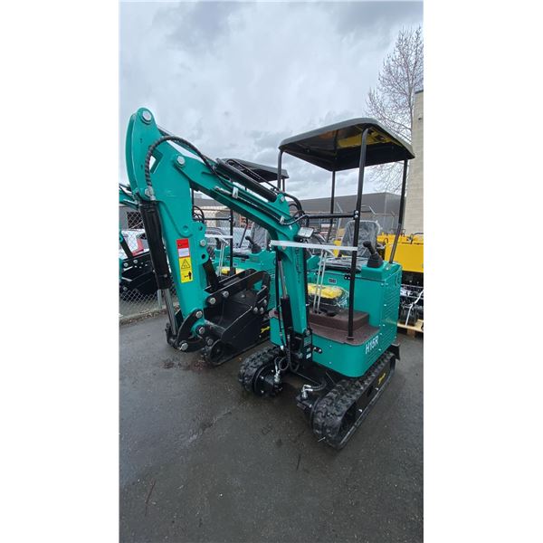 AGT INDUSTRIAL H15R TEAL GAS POWERED 13.5HP RUBBER TRACK MINI EXCAVATOR WITH ATTACHED DIGGING