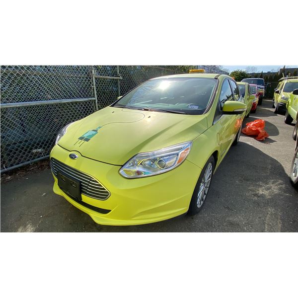 2016 FORD FOCUS, 4DR HATCHBACK, YELLOW, VIN 1FADP3R40GL388656,
