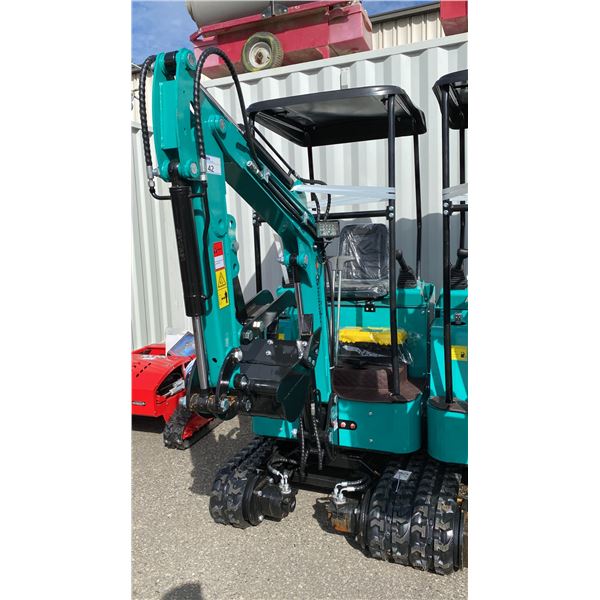 AGT INDUSTRIAL H15R TEAL GAS POWERED 13.5HP RUBBER TRACK MINI EXCAVATOR WITH ATTACHED DIGGING