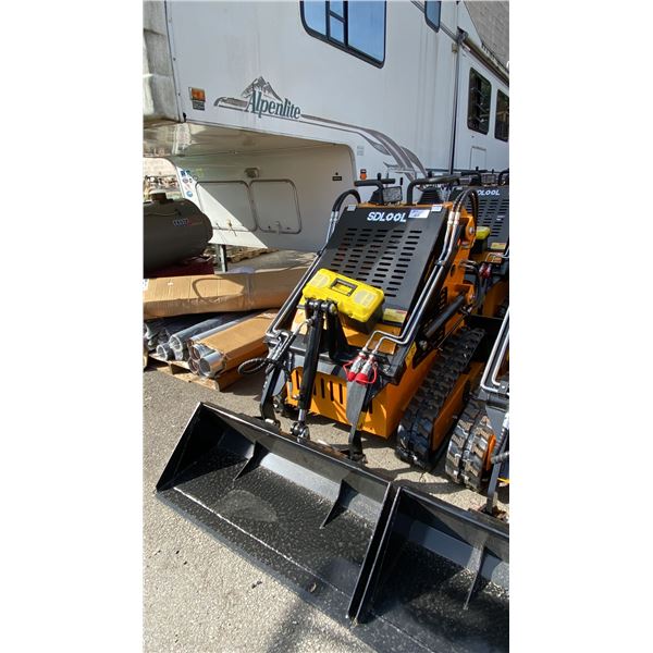 SDLOOL SL360T YELLOW 420CC GAS POWERED RUBBER TRACK STAND ON MINI SKID STEER LOADER WITH