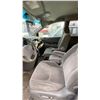 Image 5 : 2004 TOYOTA SIENNA LE, 4DR VAN, WHITE, VIN 5TDZA23C74S008668,