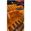 Image 2 : 303 YELLOW 24" DIGGING BUCKET EXCAVATOR ATTACHMENT