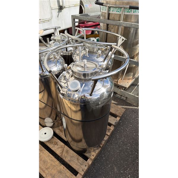 STAINLESS STEEL LABORATORY STORAGE TANK