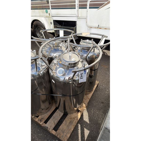 STAINLESS STEEL LABORATORY STORAGE TANK