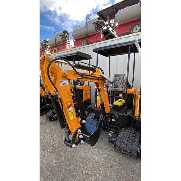 VICSEC VC15 YELLOW 13.5 HP GAS POWERED RUBBER TRACK MINI EXCAVATOR WITH ATTACHED DIGGING BUCKET,