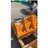 Image 2 : 305 YELLOW 24" DIGGING BUCKET EXCAVATOR ATTACHMENT