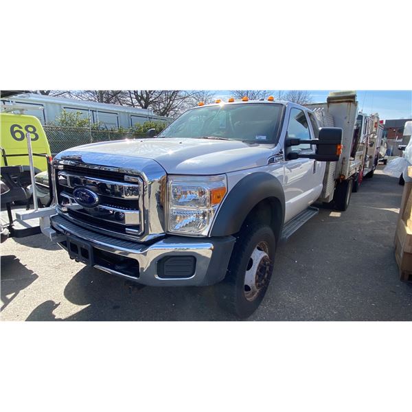 2016 FORD F550 SUPERDUTY XLT, 4DR EXT DUMP TRUCK, WHITE, VIN 1FD0X5HY6GEA33743,