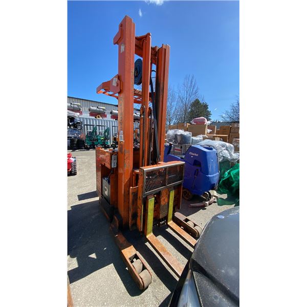 RAYMOND 31-R4OTT ORANGE 36V ELECTRIC STAND ON REACH TRUCK WITH CHARGER
