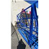 Image 3 : BLUE MOBILE ANGLED INDUSTRIAL MATERIAL RACK APPROX 7'L X 3'D X 6' 7"H WITH 5 METAL LOAD BARS