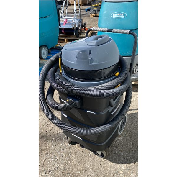 TENNANT V-WD-24 COMMERCIAL ELECTRIC WALK BEHIND JANITORIAL VACUUM *HAS PART WAND, HAS HOSE*