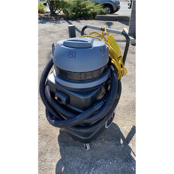 TENNANT V-WD-24 COMMERCIAL ELECTRIC WALK BEHIND JANITORIAL VACUUM *HAS WAND, HAS HOSE*