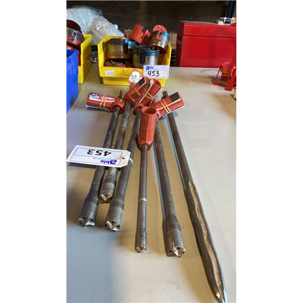 5 HILTI TE-CD HOLLOW DRILL BITS, POINTED CHISEL ATTACHMENT & YELLOW PARTS BIN OF ASSORTED HOLE SAWS
