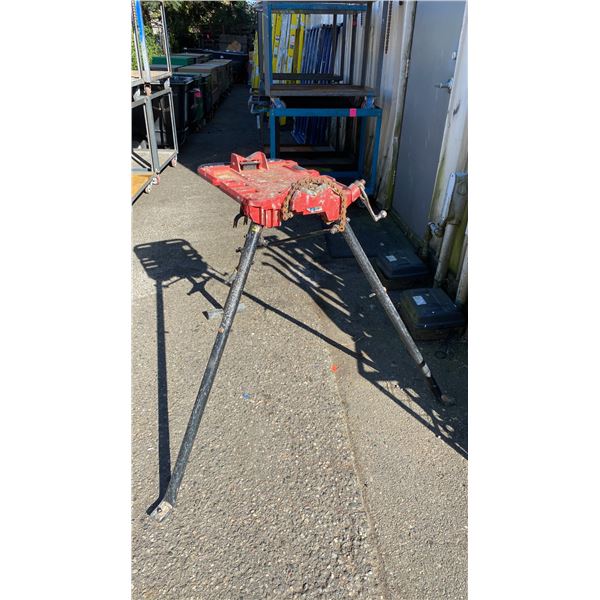 PAIR OF MILWAUKEE INDUSTRIAL FOLDING PIPE TRIPODS