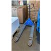 Image 1 : 5500LB CAPACITY BLUE PALLET JACK *NEEDS REPAIR*