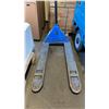 Image 2 : 5500LB CAPACITY BLUE PALLET JACK *NEEDS REPAIR*