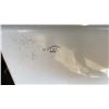 Image 6 : 24" X 18.5" WHITE PORCELAIN BATHROOM SINK & WHITE ACRYLIC LEFT HAND DRAIN ALCOVE BATHTUB