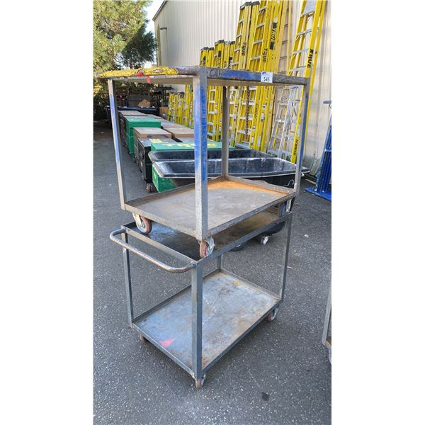 2 GREY METAL 2 TIER UTILITY CARTS WITH 1 BENCH CHAIN VICE