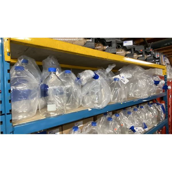 SHELF OF ASSORTED SIZE LABORATORY GRADE GLASS MEDIA STORAGE BOTTLES