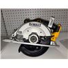 Image 4 : DEWALT 20V MAX* Circular Saw, 6-1/2-Inch, Cordless with blade
