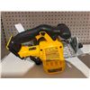 Image 6 : DEWALT 20V MAX* Circular Saw, 6-1/2-Inch, Cordless with blade